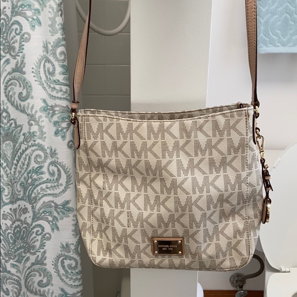 Michael Kors JetSet Travel Messenger Crossbody